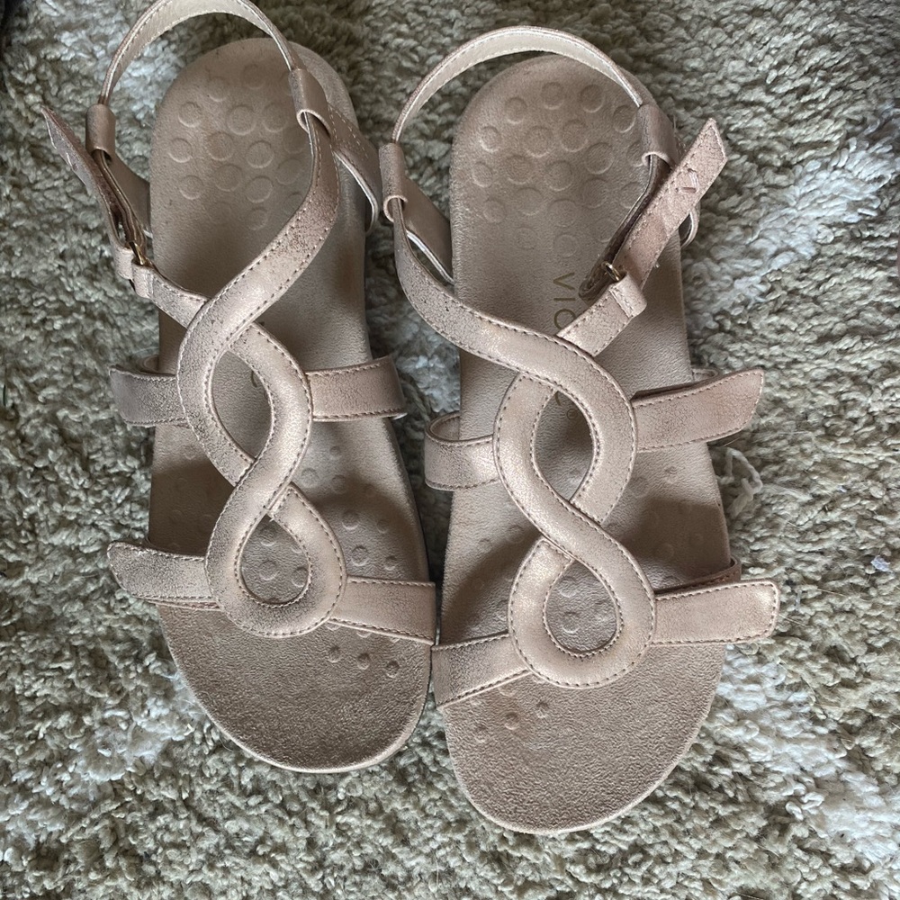 Vionic Sandals Size 8 - image 2